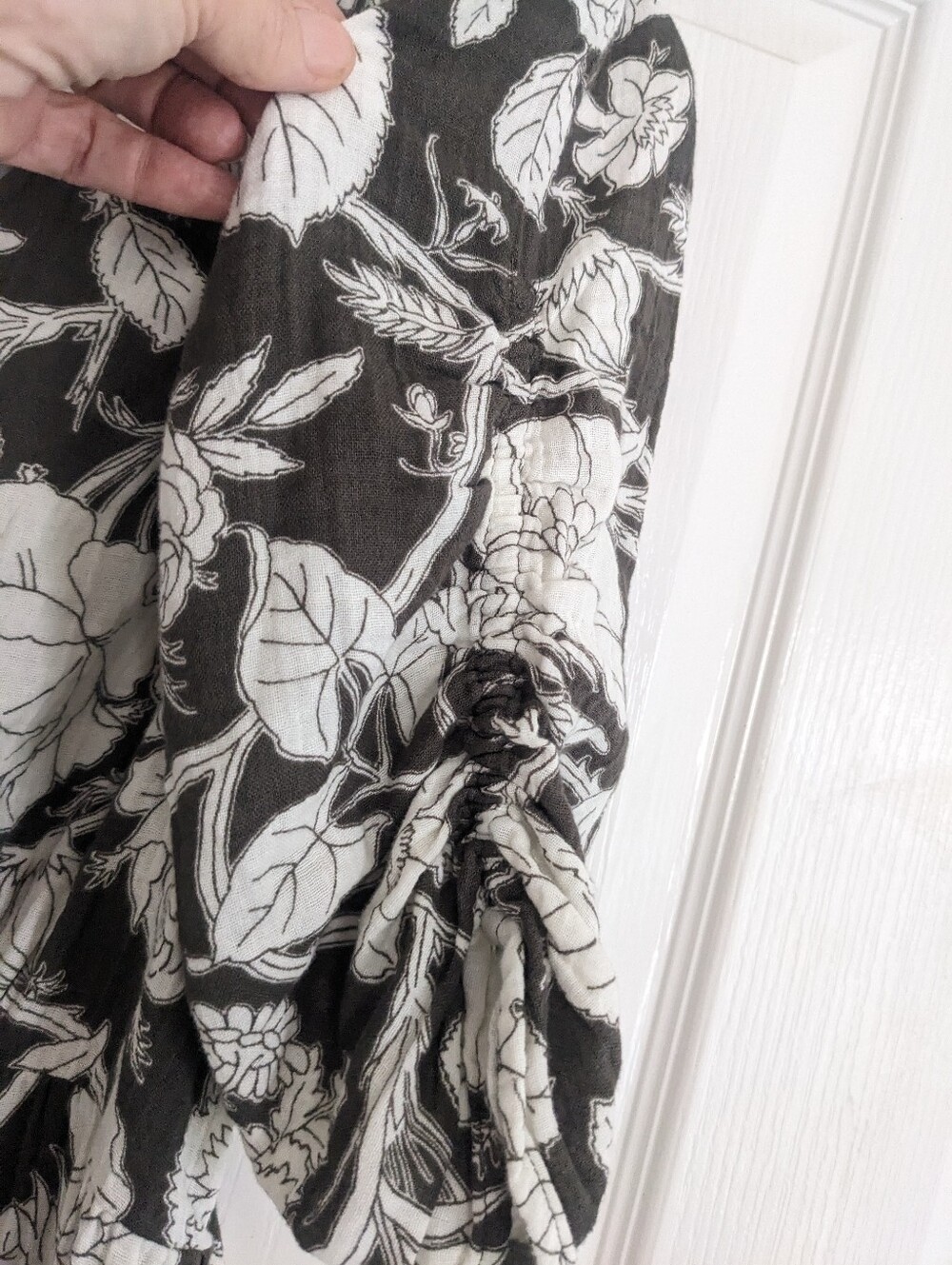 Floral Cotton V-Neck Midi Dress in Green and White - Picture 5 of 6